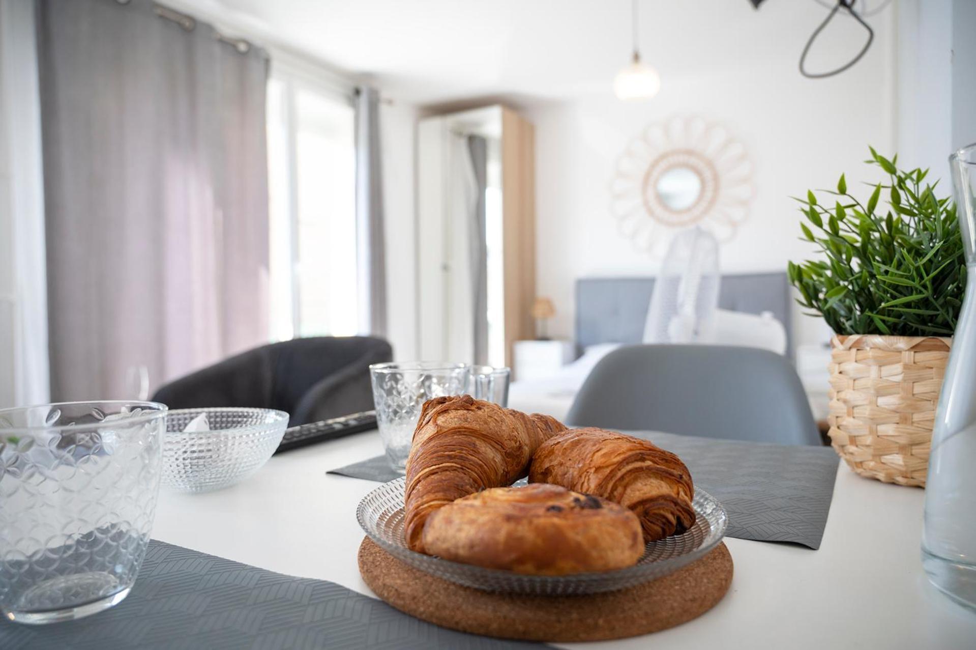 Dolmen Adrien 5 Apartment Tours